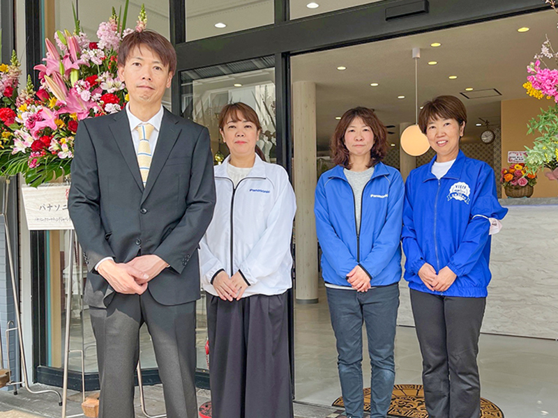 スタッフ集合写真